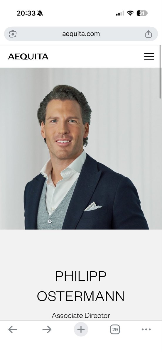 _jasminepetrou's tweet photo. Philipp Ostermann ist Associate Director der Investmentgruppe „Aequita“ in Deutschland. Er wurde gerade mit seiner Partnerin fotografiert, während er von den Behörden in London wegen rassistischer Beleidigung vernommen werden soll. Die beiden leben in Düsseldorf, aber Aequita ist https://t.co/FkzDQyJolb
