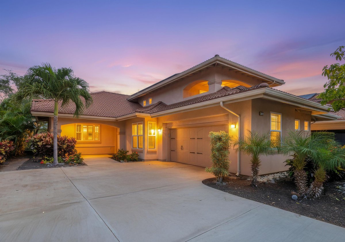 HawaiiLife's tweet image. Just listed by David W. Richardson, R(B) is 2399 Umeke Cir 68, in Kihei, Maui, for $3,000,000.

hawaiilife.com/listings/2399-…

A Home That Defines &quot;Custom,&quot; this Hokulani Golf Villas residence is being offered for the first time. 

Tap the link for more details.

#HawaiiLife #Maui