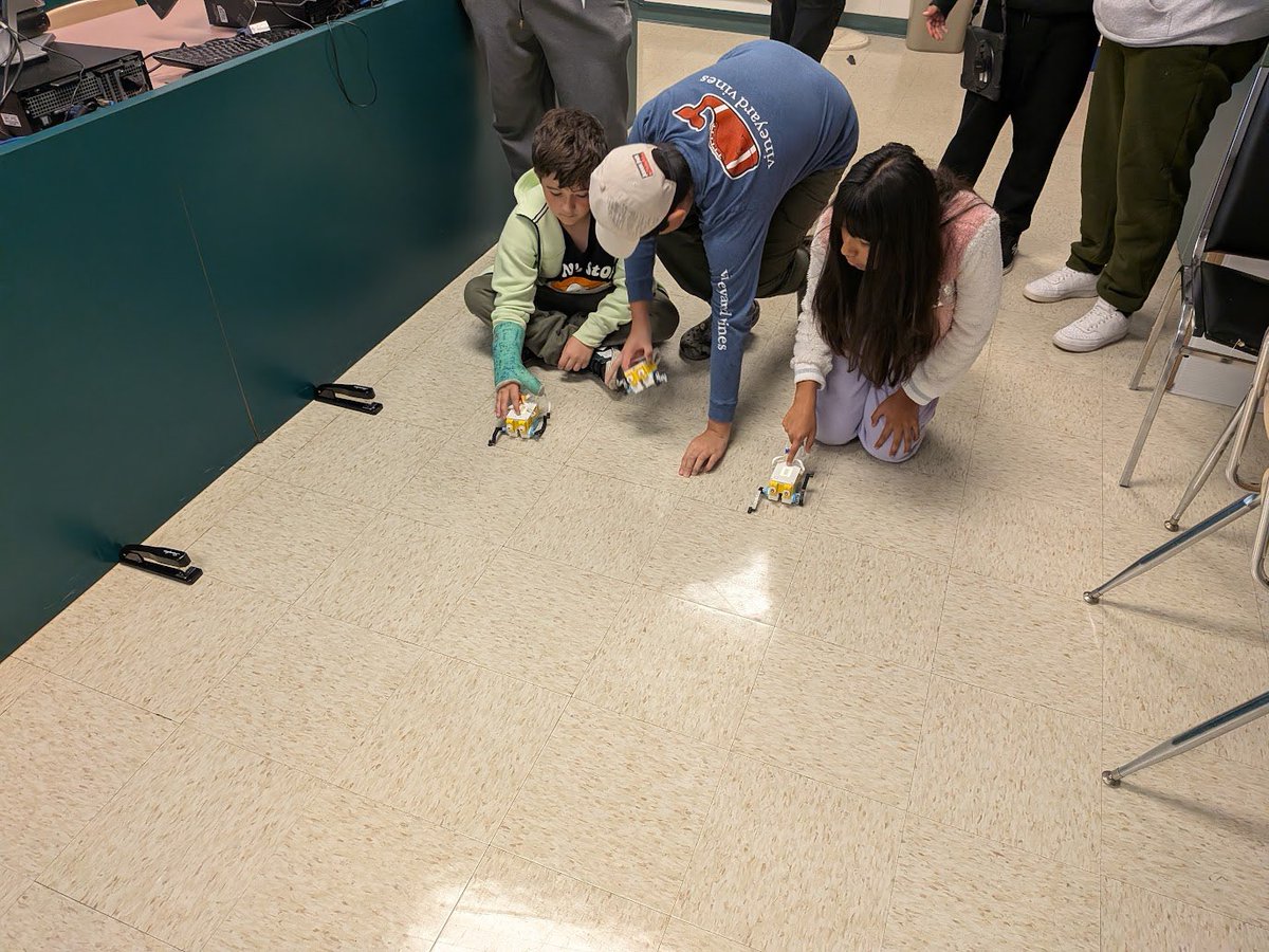 GBTLASatSch's tweet image. 🚀 Saturday School students at Einstein High are coding, building, and racing robots! 🤖💡
Hands-on learning that sparks creativity and future-ready STEM skills. #SaturdaySchool #STEM #CodingKids #Robotics