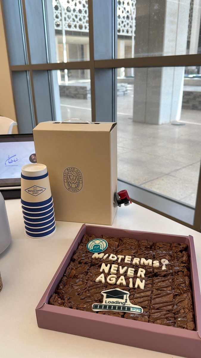 Lk_Alhammad's tweet image. 10/11/2025🥳🎓
إحتفال آخر ميد ترم 🤍