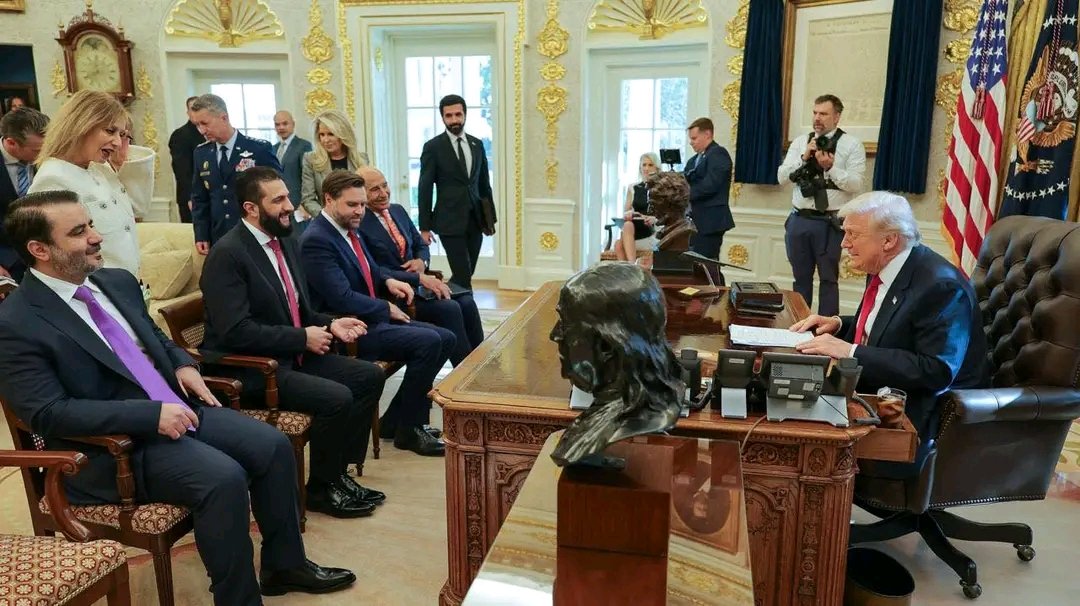 لما المستر يدخل الفصل ويقول طلعوا كراسات الواجب يا بهايم