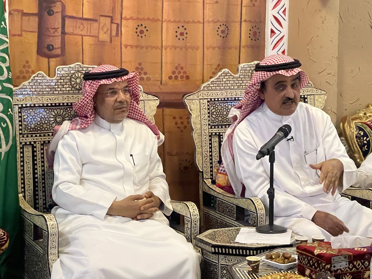 zamanalkharj's tweet photo. #زمن_الخرج_الجميل
#ذكريات_وحكاوي_دلماوية
في ليلة مليئة  بالذكريات عن الدلم وزميقه 
نظمت جمعية تراث الخرج 
بالتعاون مع مجموعة زمن الخرج الجميل أمسية للأستاذ الدكتورمحمدالحيزان 
وسط حضور العديد من الشخصيات والمثقفين .
وفي نهاية الأمسية تم تقديم العضوالشرفية لجمعية تراث الخرج للدكتورالحيزان 
وقدم الأستاذ عبدالله الطاسان هدية تذكارية مقدمة من مجموعة زمن الخرج الجميل
@Kharj_HA 
@RMAlkharji 

@alheezan