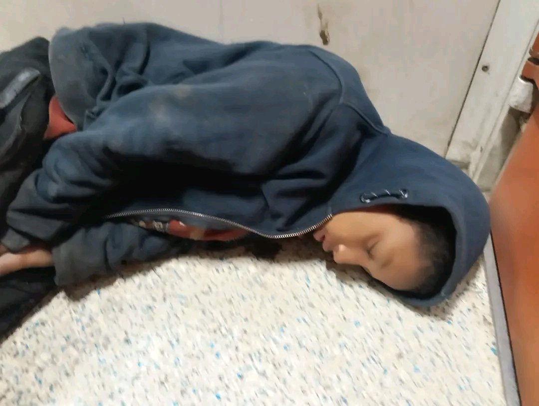 koki98391023617's tweet photo. Tell me how my kids sleep in cold weather ๐ข
We need clothes and covers
#gaza
#FreePalestine
#citygaza
#GazaCeasefire
#gazze
#radiowatermelons
#TheACA
#8Democrats
#For250
#LinglingkwongBA #HERHYNESS https://t.co/igLpAGYhh5