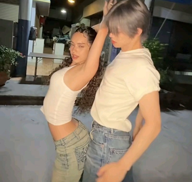 YESDOLLS tweet media