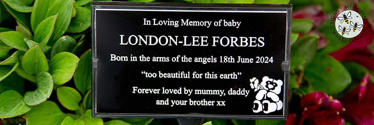 Black anodised aluminium creates a strong yet gentle memorial, with wording that remains clear for years to come. A simple, loving tribute for a precious life remembered 🤍

#memorials #ukmemorials #engravedmemorials