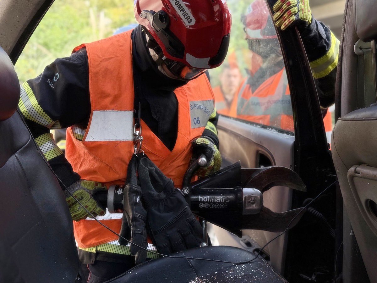 pompier_nice's tweet image. #immersion | Formation Secours Routiers Équipiers &amp;amp; Chefs d’agrès. 💥
↘️ 4 jours de formation au Cis Nice St Isidore.
Mise en situation et apprentissage des techniques de désincarcération et d’extractions de victimes.
📸 M.STARK
#pompier_nice