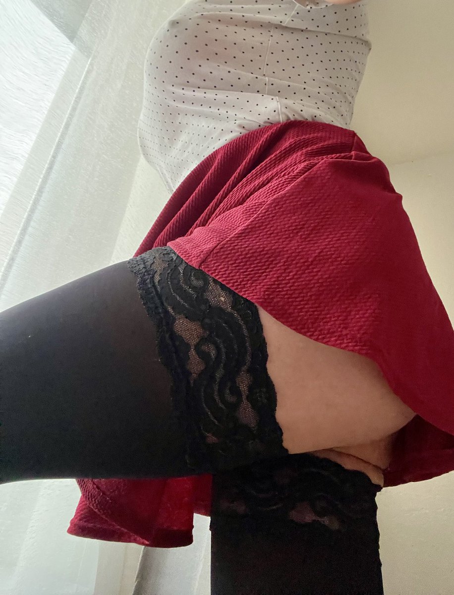MlleMylene1's tweet photo. 🤔….
Peut-on considérer ceci comme un #lundigambettes ou non…?
*vous avez 2 heures!*
🤣
Belle soirée à vous 💋
La mienne sera en #basnoirs, #minijupe après ma journée en #collants (et 2 #culottes 🤭)
#crossdresser #nobra #pantyornot #upskirt #enviede https://t.co/xJMUpbqr72