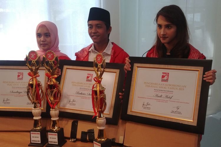 <a href="/03__nakula/">Nakula</a> <a href="/RajaJuliAntoni/">Raja Juli Antoni, MA., Ph.D.</a> Akun bs diblokir 
Tweet bs dihapus
Tp ini akan abadi selamanya 😂😂😂