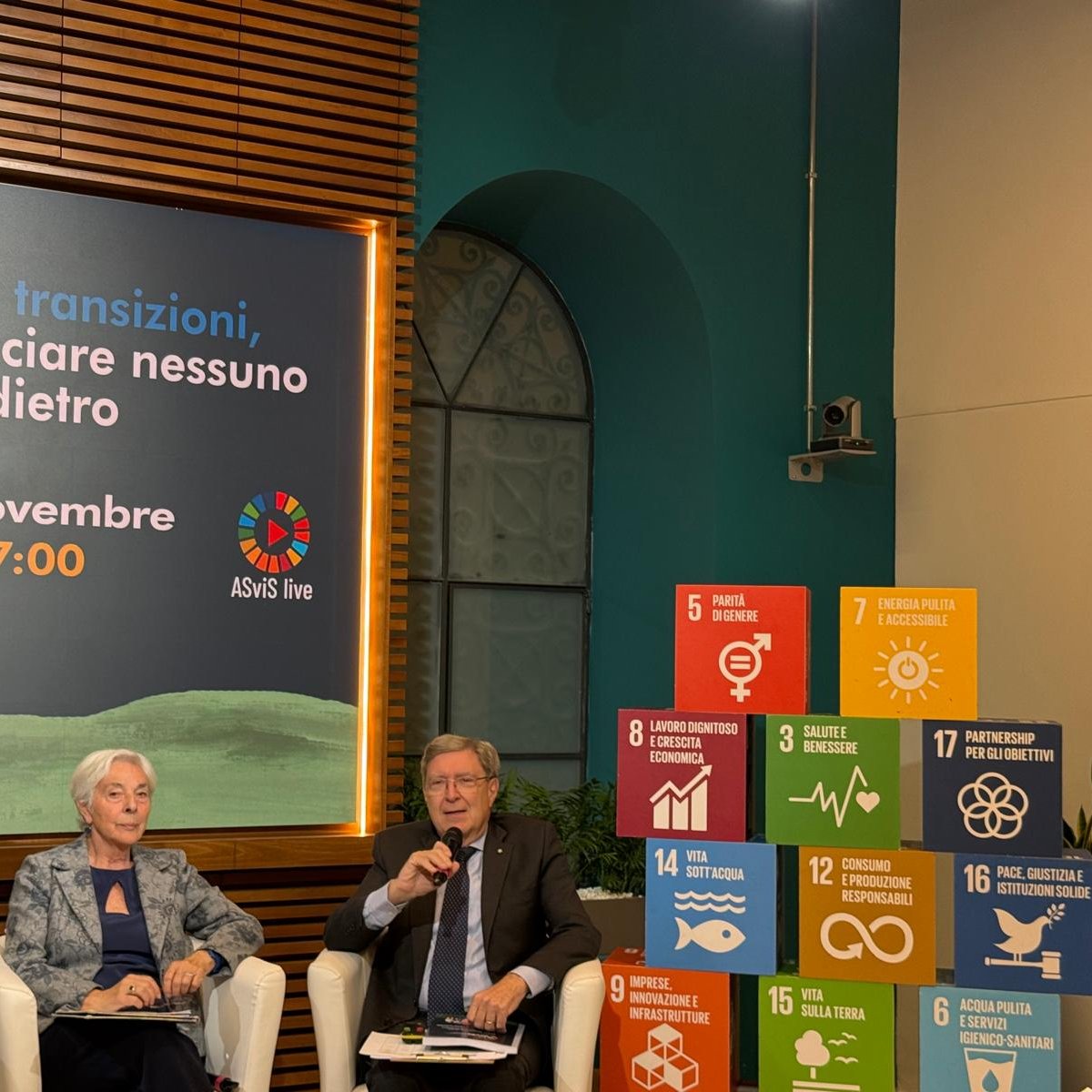 Giovannini: Non lasciare nessuno indietro è lo slogan dell’Agenda 2030, eppure il mondo non è sul sentiero di sviluppo sostenibile. Povertà, salute, educazione e disoccupazione hanno dati drammaticamente significativi. #RapportoASviS #ASviSLive