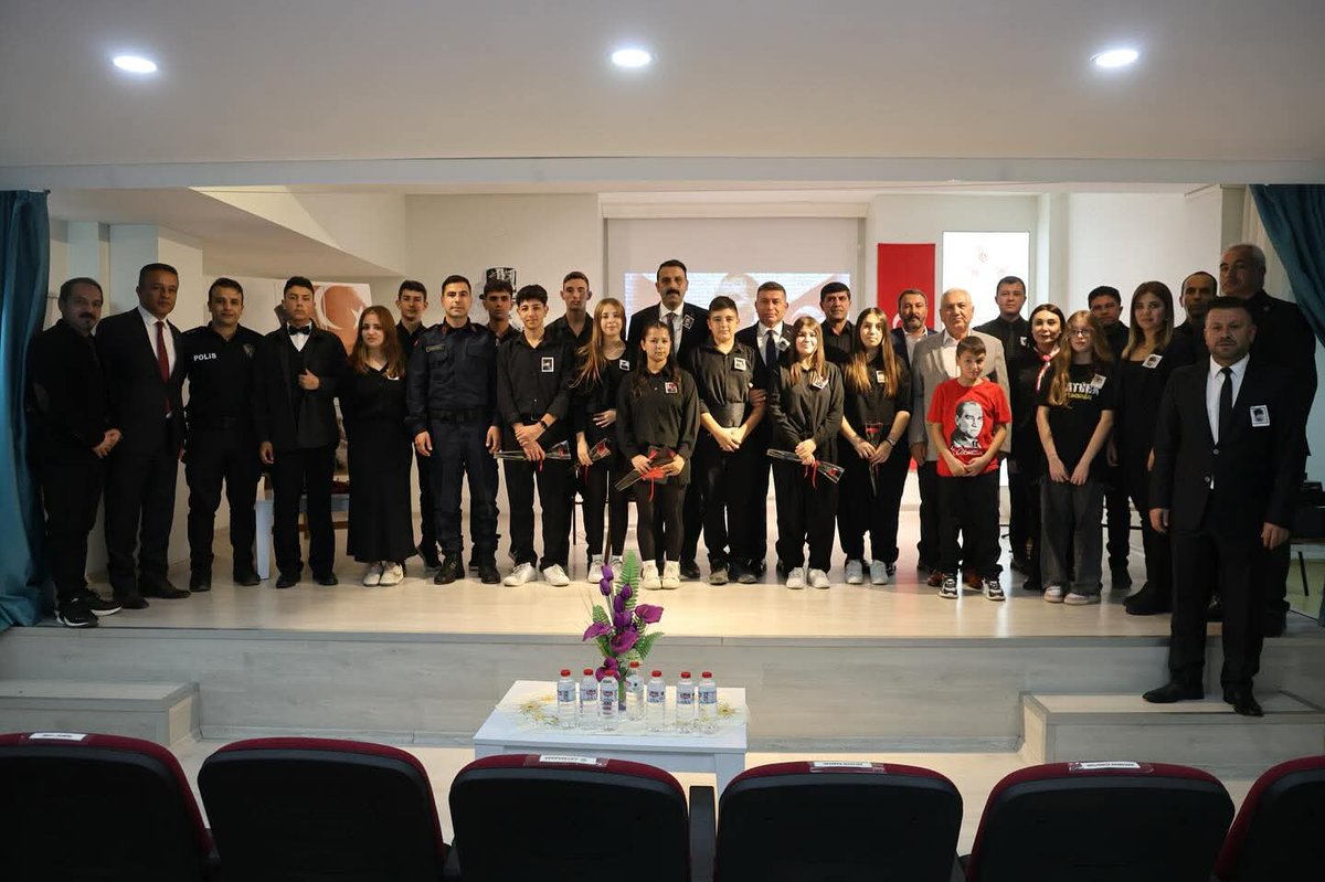 karaisalimem's tweet photo. Kaymakamımız Hüseyin BOZOĞLAN ve ilçe protokolümüz çelenk sunma töreninin ardından Karaisalı Mesleki ve Teknik Anadolu Lisesinde düzenlenen anma programına katıldı.Ulu önderimiz Gazi Mustafa Kemal Atatürk’ü saygı, minnet ve özlemle anıyoruz. @AdanaMem @tufekciyusuf @MKaracaoglu9 https://t.co/XqkNBRYtue