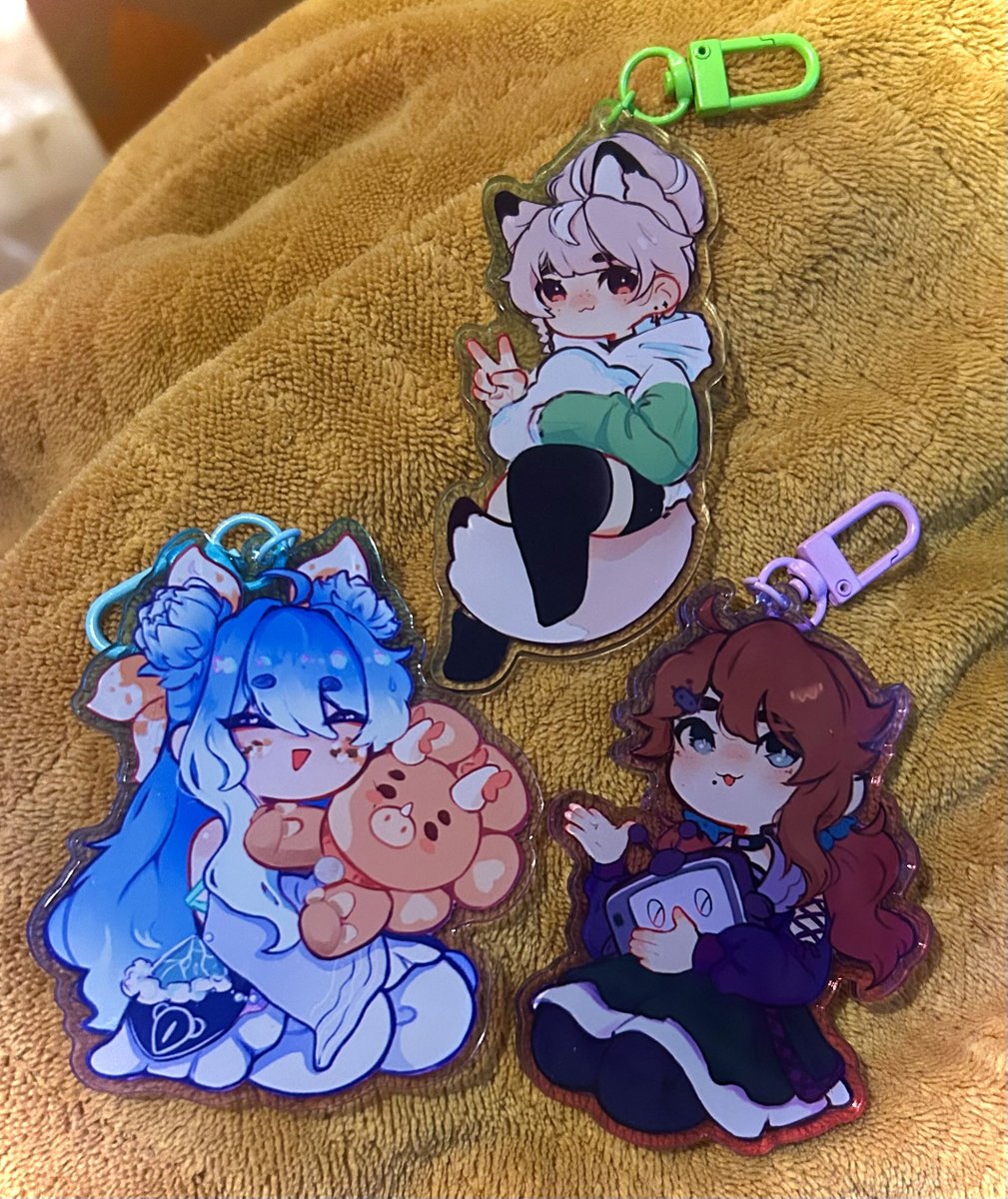 I lov my friends, so in one of my recent gifting sessions I included some lil charms using old art I drew of us :3 

I have been giddy about these for the past several weeks !!