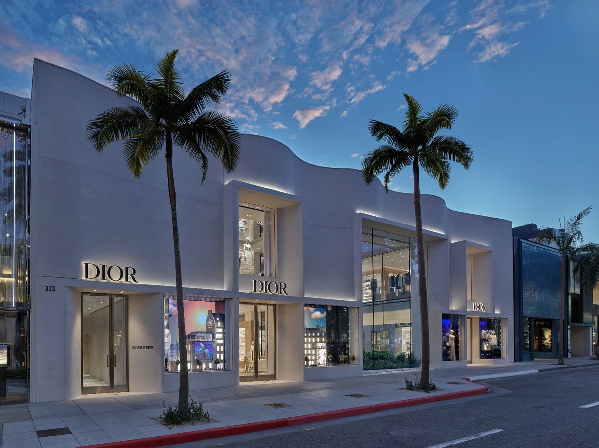 LVMH's tweet image. Dior announces the opening of House of @Dior Beverly Hills on the legendary Rodeo Drive along with the debut of &quot;Monsieur Dior&quot;, the Maison’s first restaurant outside of Paris led by three-star-Michelin chef Dominique Crenn.

Learn More: lvmh.com/en/news-lvmh/d…

#LVMH #Dior