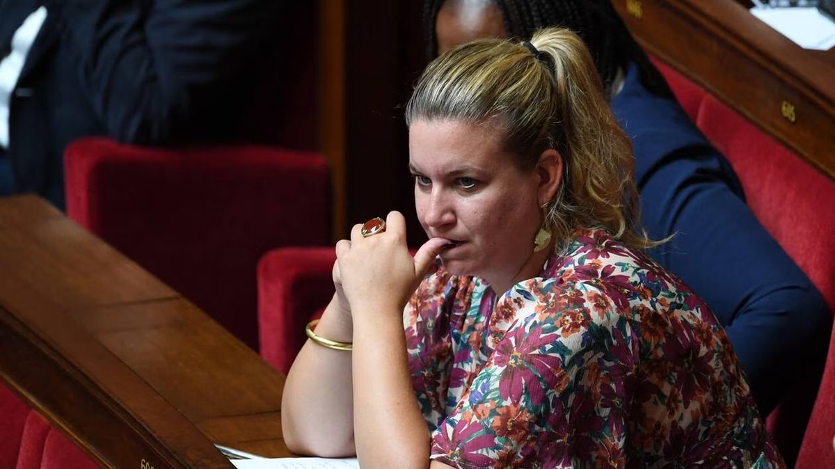 Question sérieuse...
Tu préfères :
1 : bouffer du caviar aux Maldives avec Sydney Sweeney
2 : bouffer un coucous à Roubaix avec Mathilde Panot
Alors ?