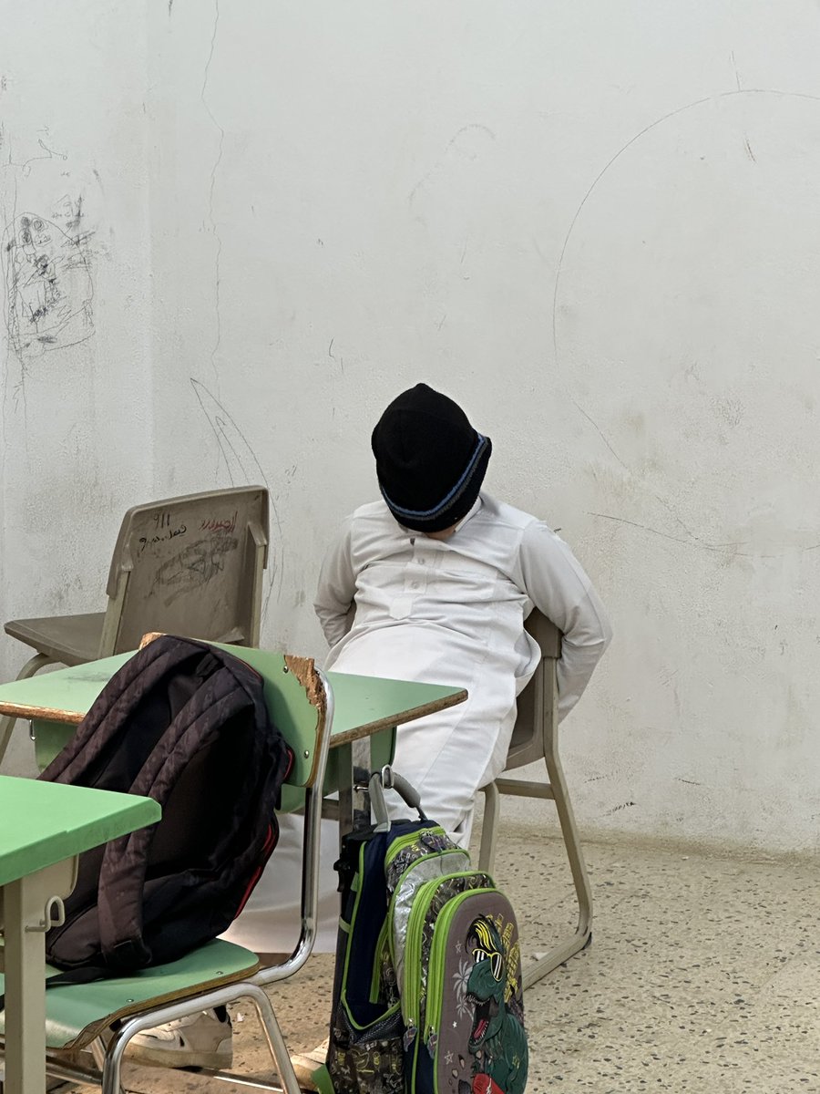 اليوم دخلت على واحد من طلابي احسبهم يعذبونه طلع نايم