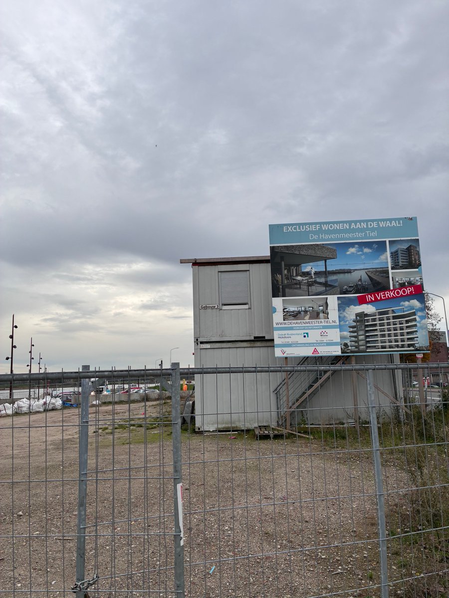 En aan de Waal komt project de Havenmeester. 

Laat de RvS maar snel over het laatste bezwaar (uitzicht) beslissen!  

Luxe appartementen met uitzicht over de Waal. #woneninTiel 🍏#bouwenbouwenbouwen 🏗️ 😎
