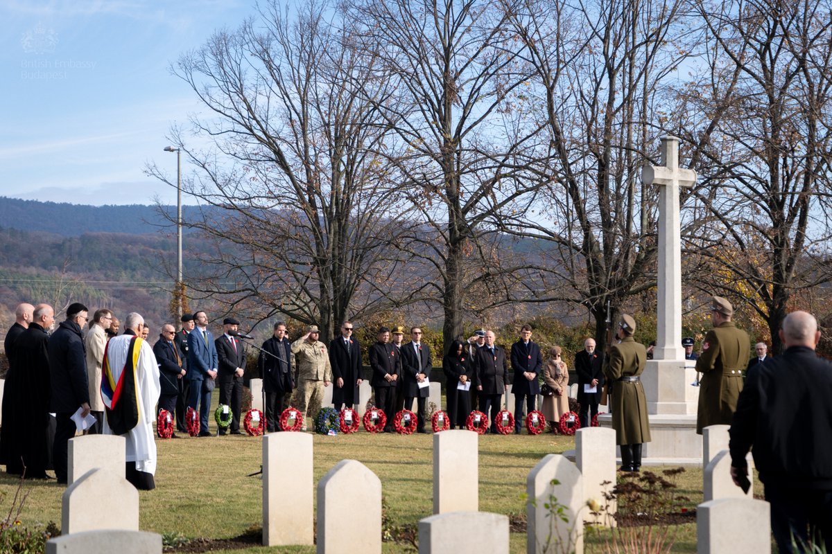 On #RemembranceSunday, Ambassador <a href="/JustinMcKenzieS/">Justin McKenzieSmith</a>, DA Wg Cdr Richard Milburn &amp; other ambassadors gathered in the Commonwealth War Graves Cemetery at Solymár to remember those who gave their lives in the two World Wars and later conflicts.

We will remember them.

#LestWeForget