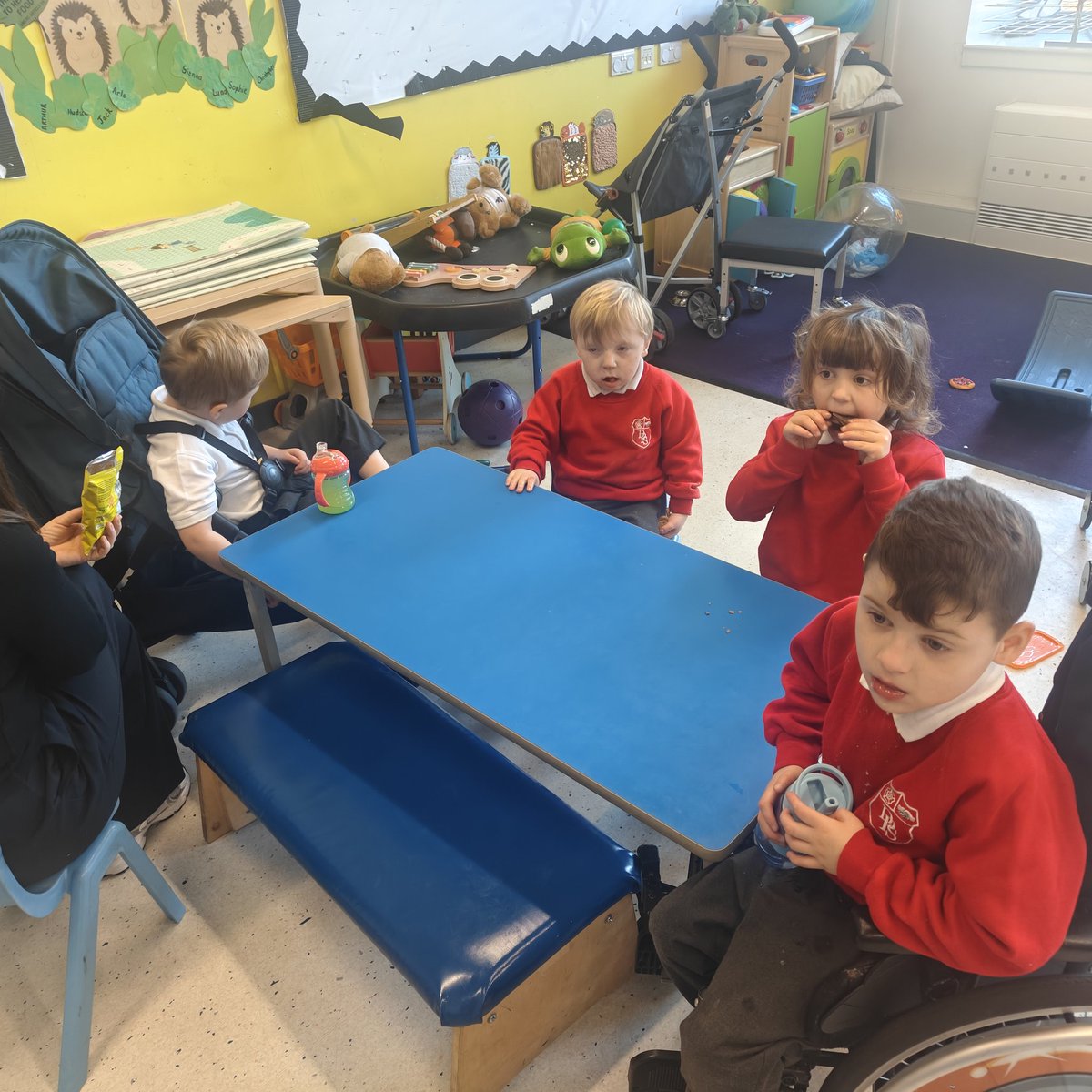 Our P1 pupils really impressed us today by all sitting together for snack time this morning! <a href="/drumparkprimary/">Drumpark</a>