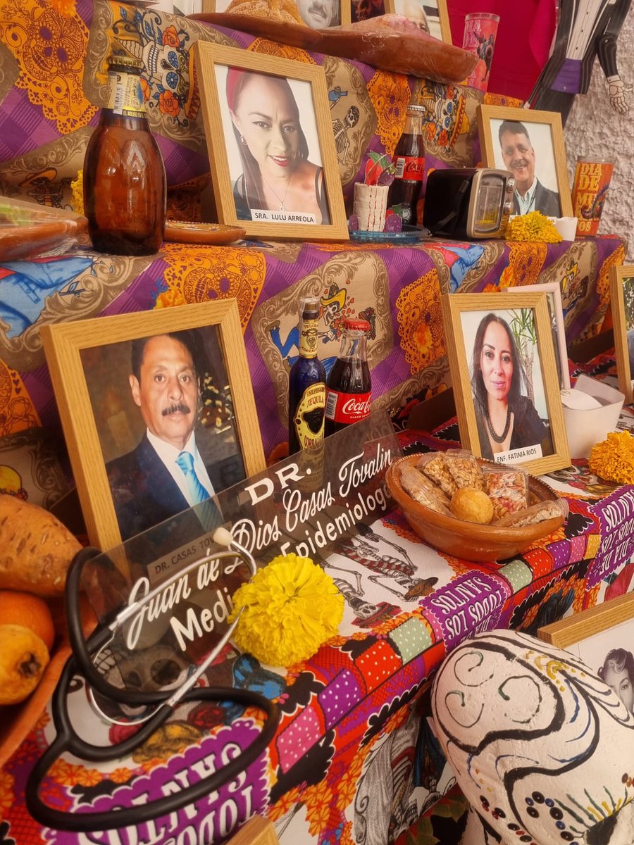 IsssteDurango's tweet image. El programa ECOs del ISSSTE Durango llenó de color y tradición la CMF con la presentación de su Altar de Muertos 🌼💀
Un homenaje a nuestras raíces y a la memoria de quienes siguen vivos en el corazón. 💛📷
#ISSSTEDurango