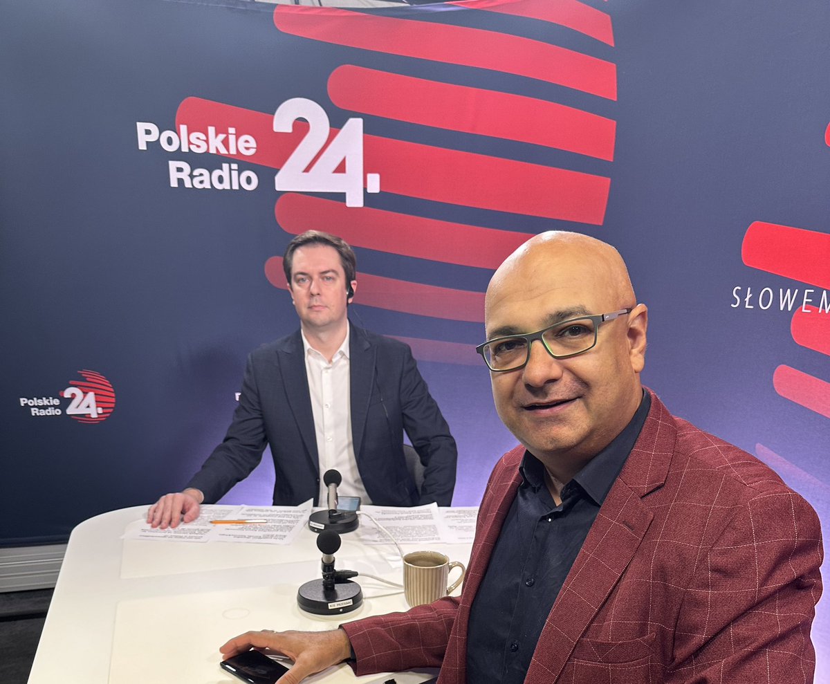 Za chwilę polityczna rozmowa z <a href="/SzewczykKamil/">Kamil Szewczyk</a> w <a href="/PR24_pl/">PolskieRadio24.pl</a> . Zapraszam. 😉