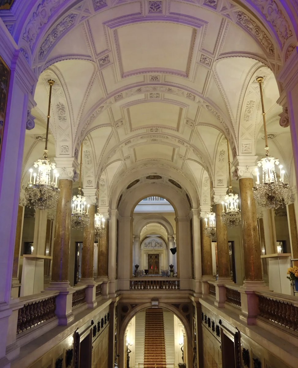 mdismai13204225's tweet image. A glimpse of timeless elegance in this grand palace hall, where history meets luxury

#PalaceInterior #ElegantDesign #Luxury #HistoricalArchitecture #GrandHall #TimelessElegance #TravelPhotography