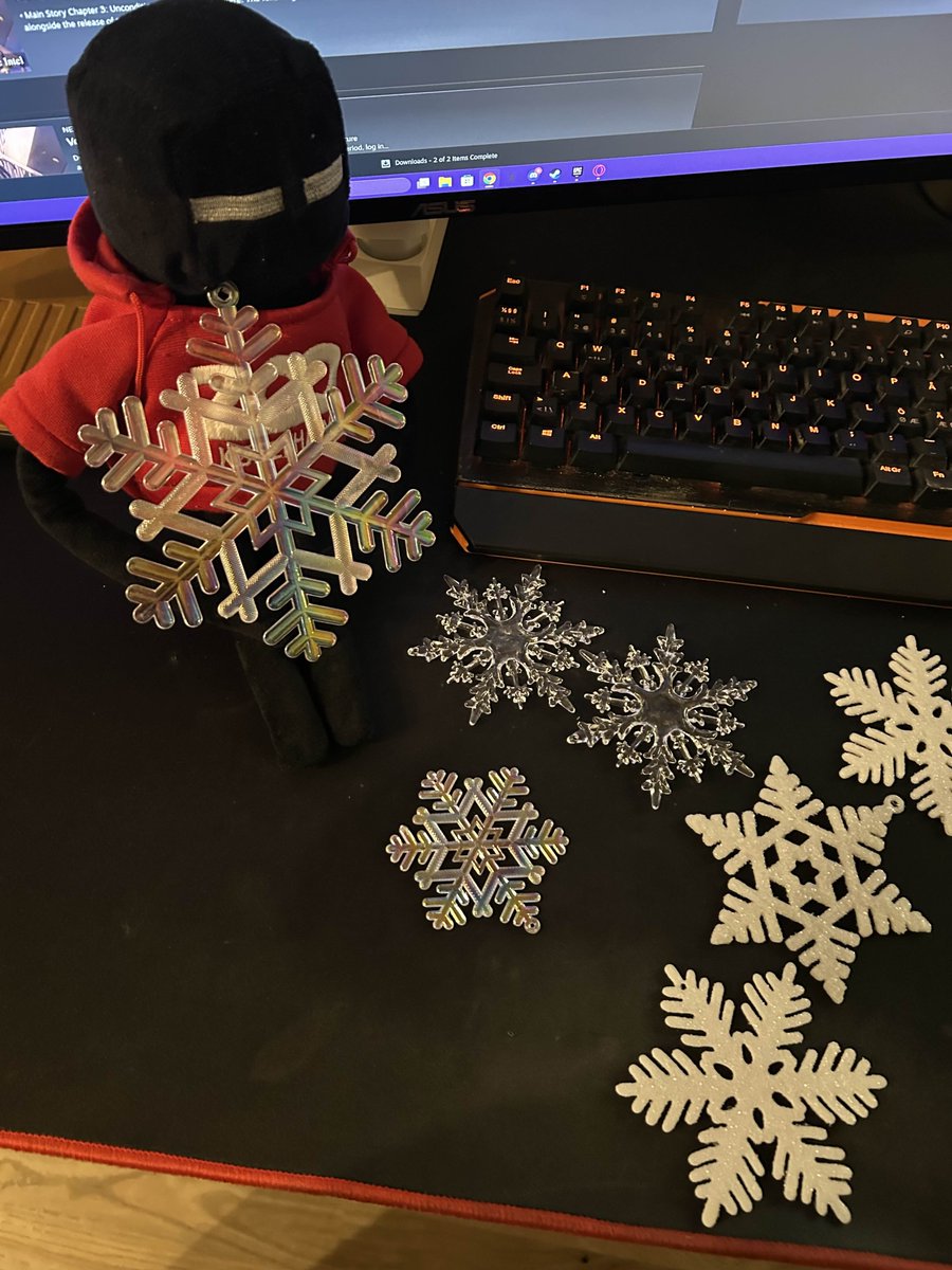 frostybrosty's tweet photo. Oke, so Envy took my chocolate and stole my bed for comedic reasons. But she gave me alotta snowflakes so we even.

Silly lil Endergoober =) https://t.co/d5GklNMFxs