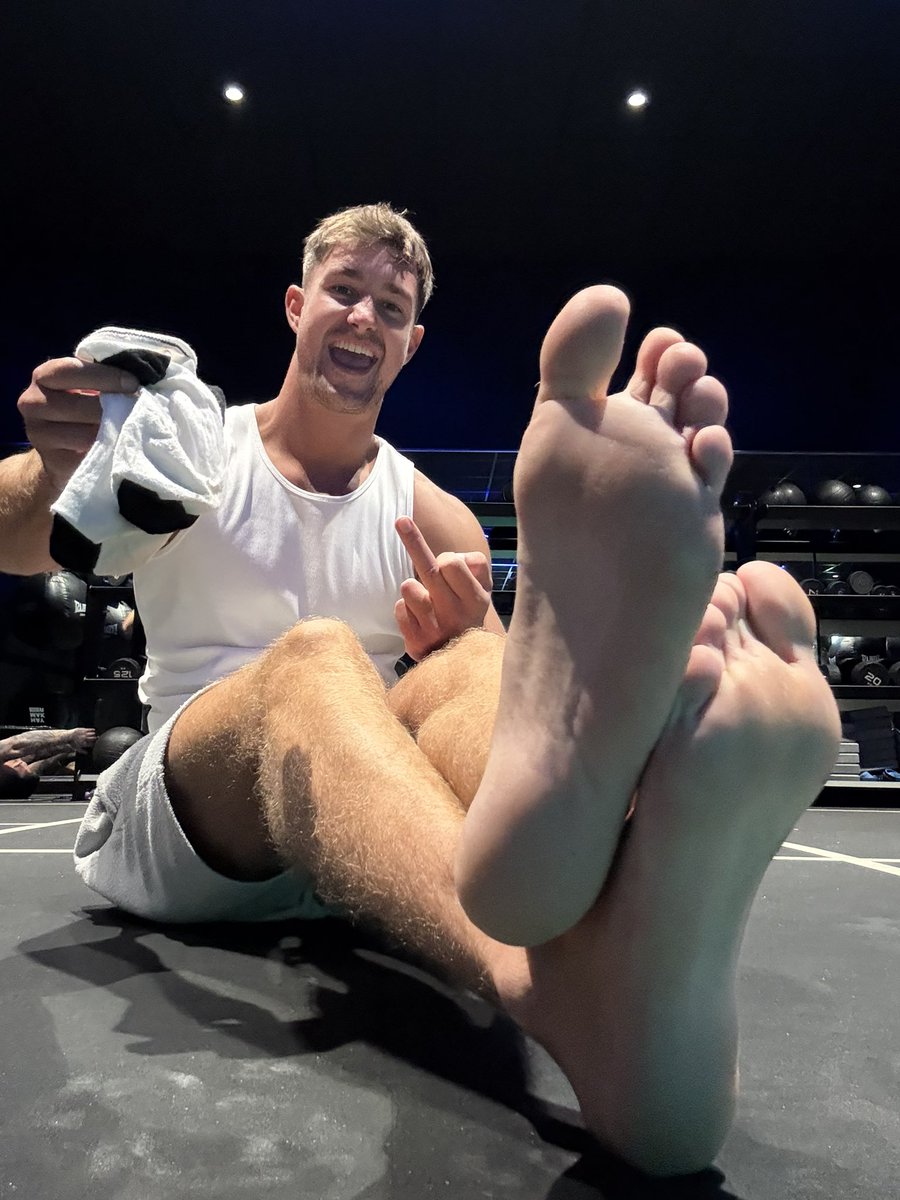 Burry your nose down there &amp; sniff boys.