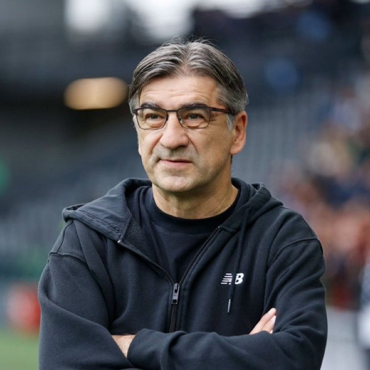DeadlineDayLive's tweet photo. 🚨 𝗢𝗙𝗙𝗜𝗖𝗜𝗔𝗟: Atalanta have sacked their head coach Ivan Juric. 👋❌

They currently sit 13th in Serie A, having won just 2 matches in the league all season. 👀🇭🇷

(Source: @Atalanta_BC) https://t.co/6yNIqSr1xj