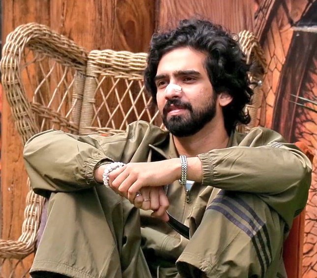 Amaal Mallik is ruling the house like a real captain💪🔥

Everyone’s vibing with his calm style and fair decisions — best captain this season, no doubt.❤️
#AmaalMallik #BiggBoss19 #BB19