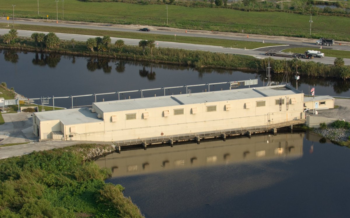 America250FL's tweet image. 💧 Pump stations are one of the most critical tools in our toolbox when it comes to moving water in South Florida.
🏗️ The South Florida Water Management District operates over 90 pump stations throughout their 16-county region in South Florida, and more are slated to come online…