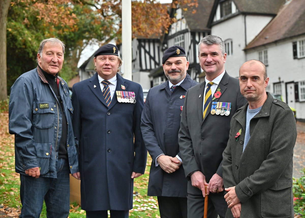 Yesterday morning a group of Church supporters attended the Remembrance Sunday service at Alvechurch Memorial Green.

Director Dougie Griffiths laid a wreath on behalf of the club ⛪️