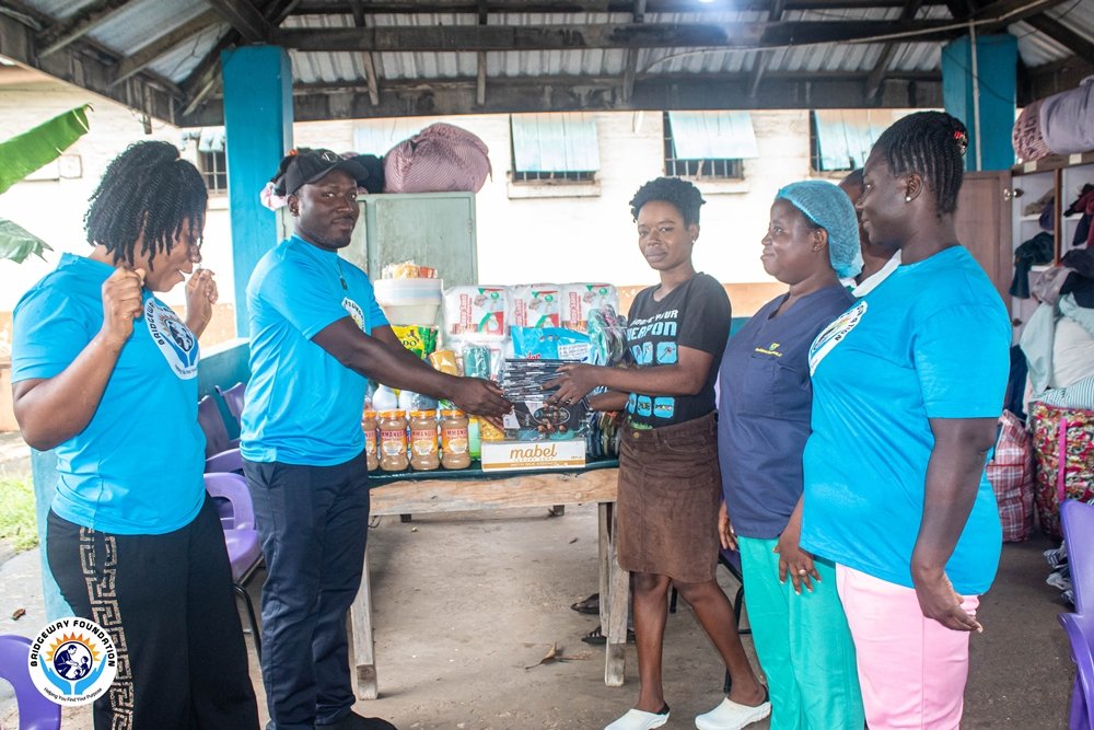 bridgewayfounds's tweet photo. Bridgeway Foundation Visited Accra Psychiatric Hospital on 12th October 2025

Full Story: https://t.co/wq6P14FNTR

𝗦𝘂𝗽𝗽𝗼𝗿𝘁 𝗢𝘂𝗿 𝗠𝗶𝘀𝘀𝗶𝗼𝗻 

To help us reach more communities and schools, your donations are deeply appreciated.

Donate Via👉https://t.co/NGEWECqMvH https://t.co/0s6xZw3Sbz