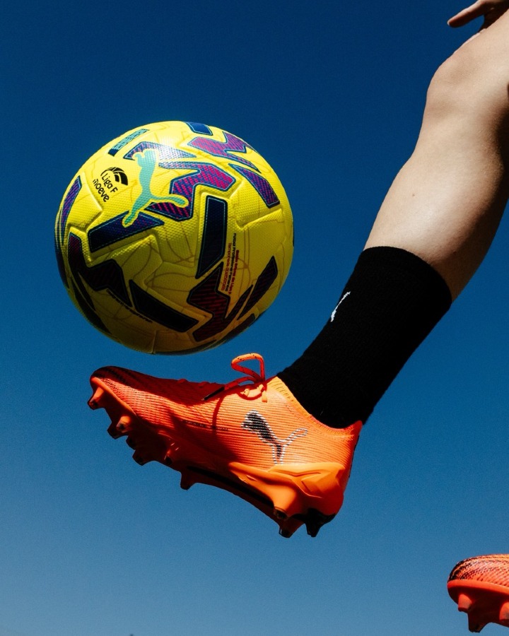 El invierno no apaga el fútbol, lo hace brillar. ❄️✨

🆕 Descubre el nuevo balón PUMA ORBITA Yellow, protagonista de la Liga F Moeve.

⚽ Ya en Fútbol Emotion!

--

#futbolemotion #pumafootball #PUMAOrbita #LigaFMoeve #ligaf