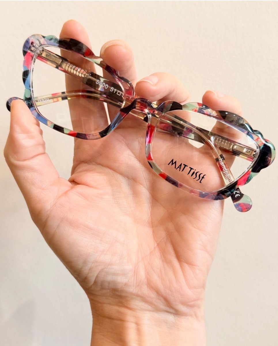 Look how cute the edges are on this beautiful frame, new in our hand-painted #MattisseEyewear collection at the #Llanishen practice!
