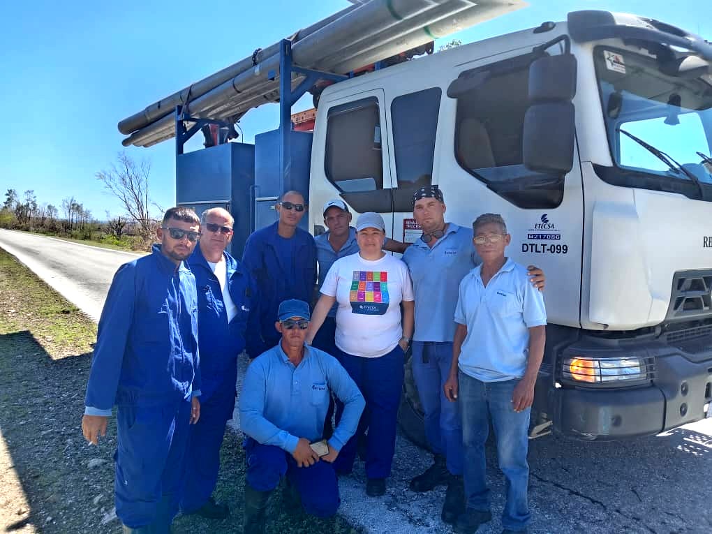 Trabajadores de <a href="/ETECSA_Cuba/">ETECSA</a> de #LasTunas ya han consolidado más de 30 Km de rutas en el municipio #Guamá en #SantiagoDeCuba.
#GenteQueSuma 
#FuerzaCuba
#EtecsaConCuba #UnidosXCuba