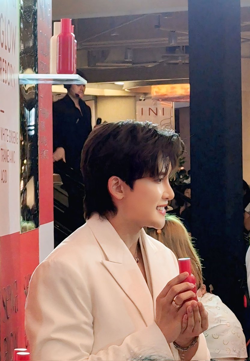 GungunFanclub's tweet image. GungunThk Sewa Glow Reborn Event  At Central Park
♡~ 🐰~♡
#sewaglowreborn #sewathailand #CelltoCellRecovery #sayว่าsewa
#GungunThk #ลูเนทของกันกัน #Lunettes