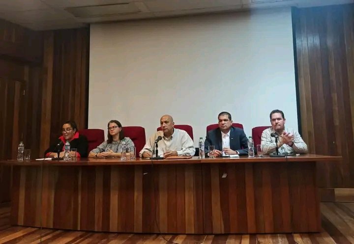 GEIC_DICE's tweet image. Atentos ⤵️
🔵 ¡#Cuba se alista para #Informática2026!  
📍 La Habana | 🗓 24-27 marzo  
🎯 “Transformación Digital para el desarrollo sostenible”  
🌐 El mayor evento sobre Tecnologías del país 🇨🇺  

#MINCOM #GEIC_DICE  #TransformaciónDigital
#DesarrolloSostenible