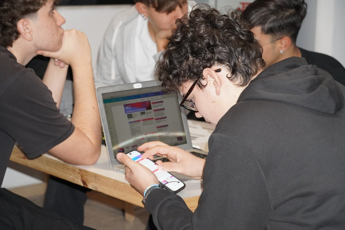 💬 Day 2 at #DigiEduHack2025 Palermo!
Today we dive into mental health and wellbeing at school — exploring how AI can support empathy, inclusion, and balance in learning environments. 🧠💙
Because innovation means caring for people first.
<a href="/DigiEduHack/">DigiEduHack</a>