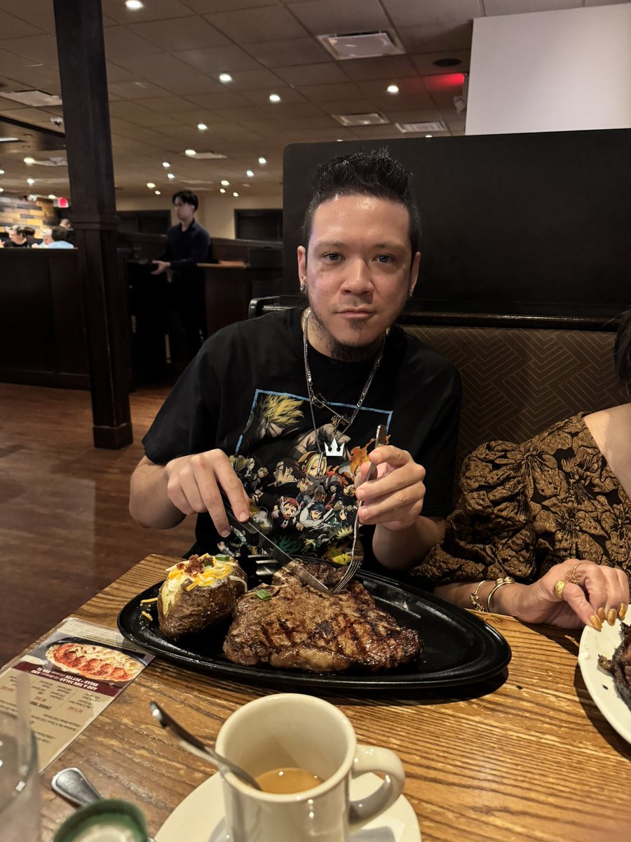 FadeN2Gaming's tweet image. Sunday Dinnter with my amazing Mother TIME TO BLESS🙏 AND CRUSH THIS AMAZING FOOD 🍽️ love ya mom thank you for everything you do ♥️ #food #thisistheway #crushmode #blessed #thankful #dinner
