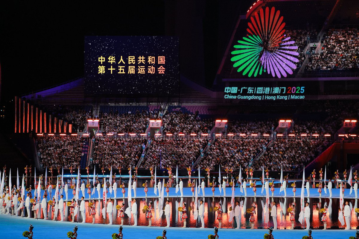 ChinaCG_Karachi's tweet photo. Breathtaking opening for the 15th #NationalGames🇨🇳✨! When tradition met tech as dragons &amp; martial arts united with robot bands, we witnessed a dialogue between past and future.#Sports #Innovation https://t.co/bA1yaXg74b