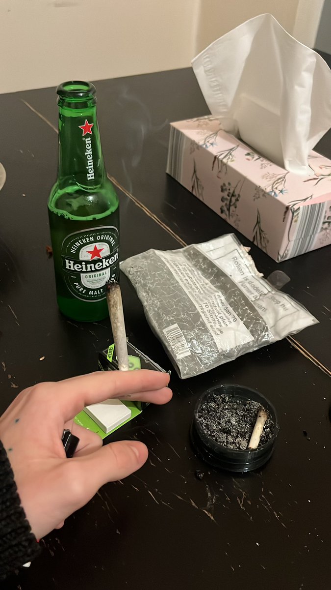 jeune junkie sober era tweet media