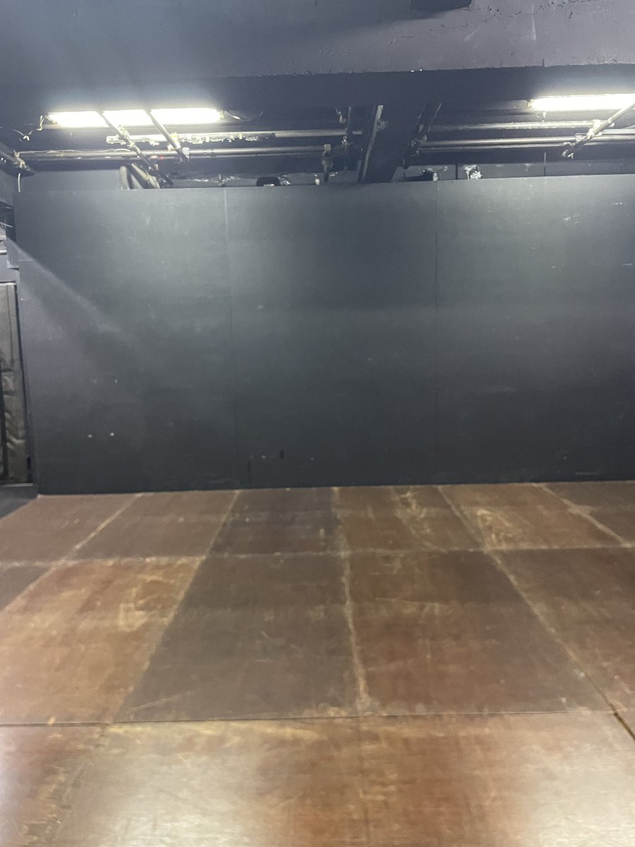 ホントはもう2〜3日もらって役と向き合いたかったんすが…ただ短い時間でこそ生まれたもの、出せないものもあったのかなとも思ってます。

チエさんには遠い未来で構わないのでぜひ再演を…！とお願いしておきました。

その時こそは…普通に観劇しようと思います。

ご来場ありがとうございました！