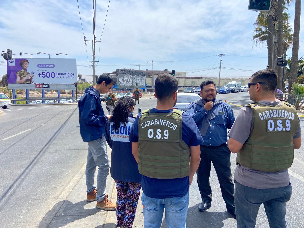 CarabArica's tweet image. El rápido actuar de Carabineros de la 1a Comisaría #Arica permitió la detención de un sujeto, en situación de calle, que agredió con arma blanca a conductor  de aplicación. #OS9 y #Labocar investigan los hechos que dejaron en riesgo vital a la víctima.
En desarrollo