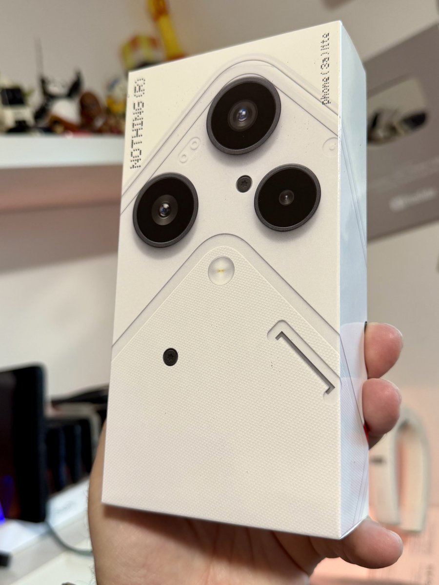 MikyAncona's tweet image. Grazie a Nothing possiamo provare il nuovo Phone (3a) Lite!
Un design che resta unico nel suo genere e un’esperienza super interessante… presto vi dico tutto 👀🔥
#mikyancona #mikyanconatech mikyancona.com 
#NothingPhone3aLite #Nothing #TechItalia @nothing