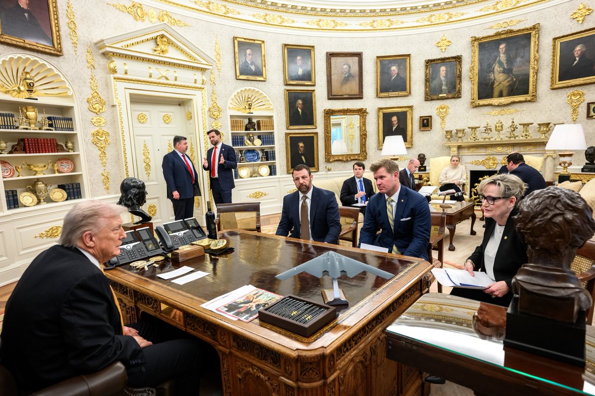 SenHydeSmith's tweet image. I had a very productive meeting with President Trump, Vice President Vance, and other administration officials last week to discuss the future of American beef, joined by Senators Tim Sheehy and Markwayne Mullin. It’s clear that the President and his team are listening to