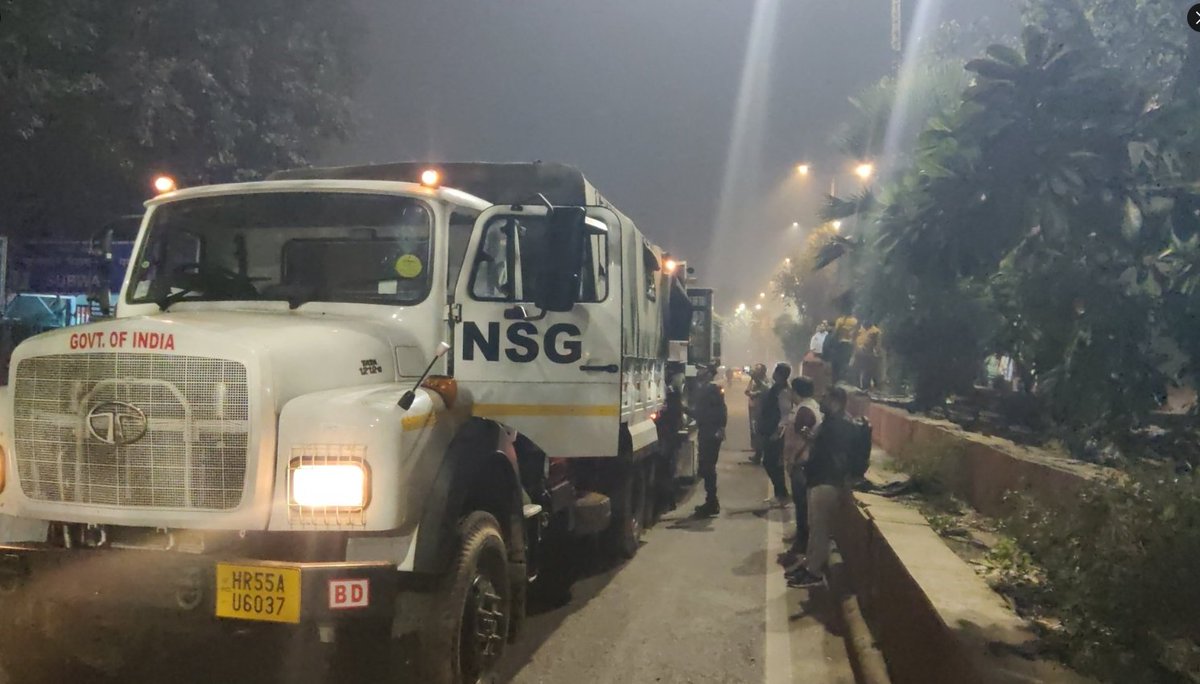 🚨 BREAKING: NSG commandos have reached the blast site in Delhi.

The area is completely sealed off - bomb disposal and forensic teams are on the ground.

#DelhiBlast #NSG #RedFort