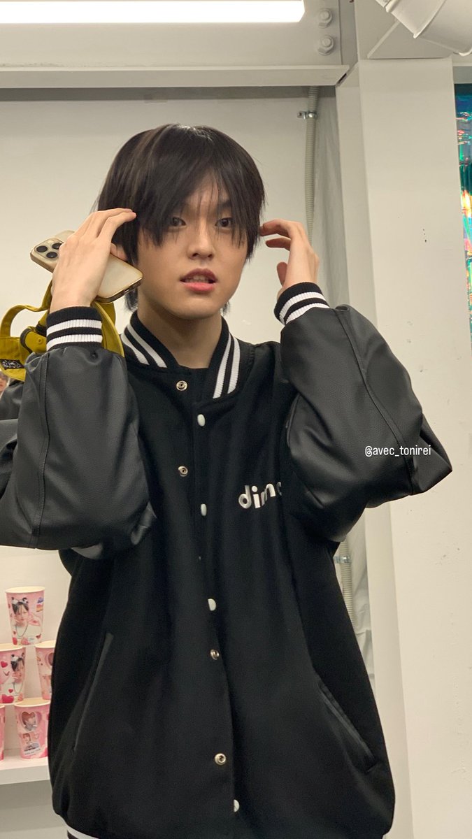 avec_tonirei's tweet photo. 너무 잘생김.. 우쯔캐... https://t.co/hCoimBJQba