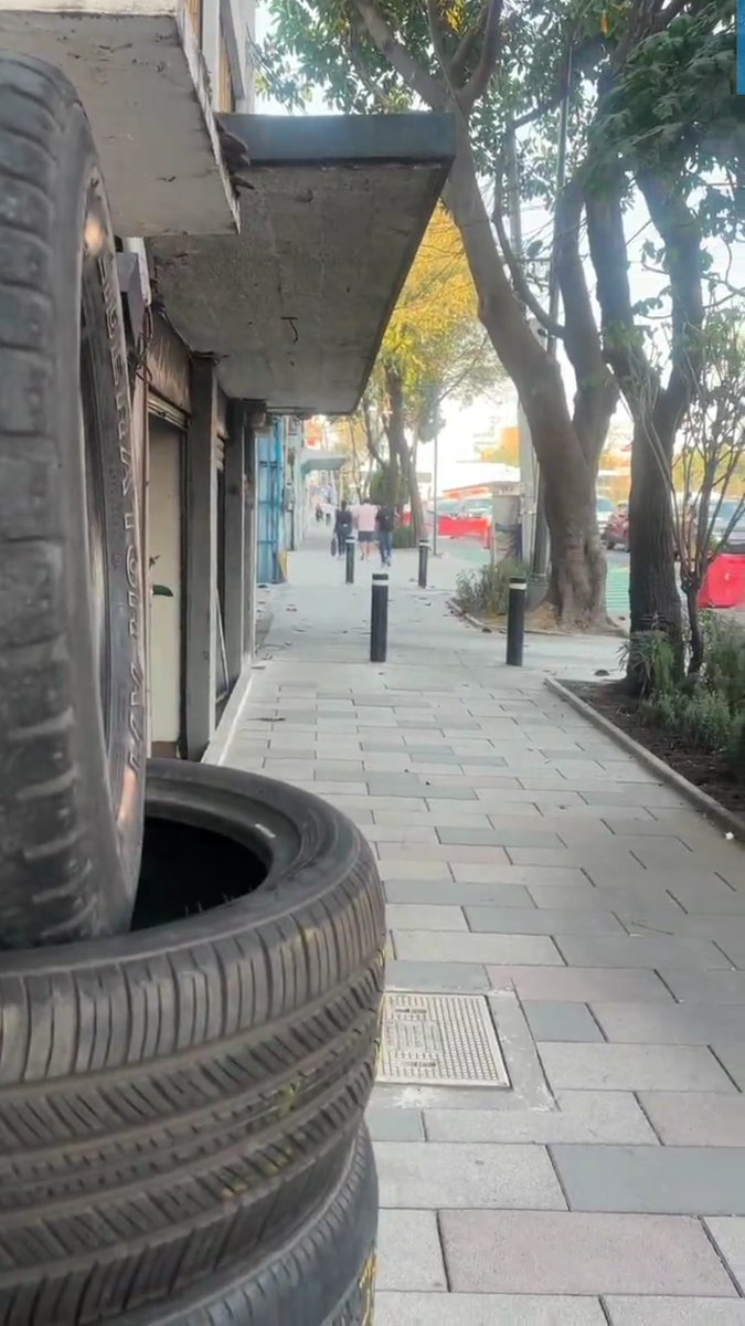 Lo cierto, es que este comercio es abusivo, invasivo y no respeta Ley de Cultura Cívica, ni la protección a áreas verdes. 
¿En qué momento las vulcanizadoras creyeron que las banquetas eran su mostrador de llantas?
Lo que les pesa es que Tlalpan deje de ser un estacionamiento.