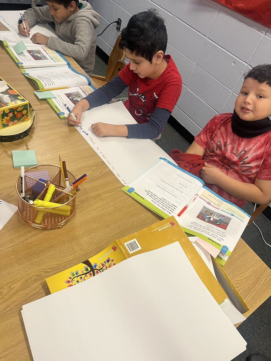 MaestraMcW's tweet image. Collaborative writing to follow up a fiction text students read. Thanks @SallyBarnesTX ! #multilinguallearners @twinlakesschool