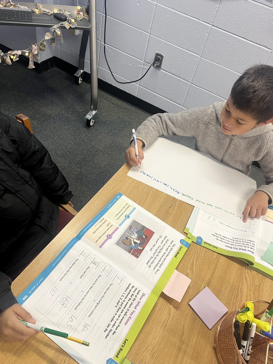 MaestraMcW's tweet image. Collaborative writing to follow up a fiction text students read. Thanks @SallyBarnesTX ! #multilinguallearners @twinlakesschool