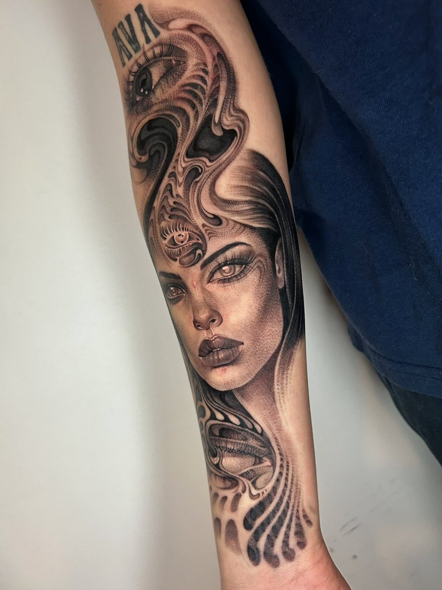 cynnerrr's tweet photo. Surrealism girl head for Ella ty for the trust https://t.co/cikj44ms68